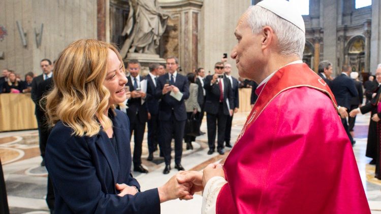 Ucrania: Meloni agradece al Papa su disposición a acoger negociaciones