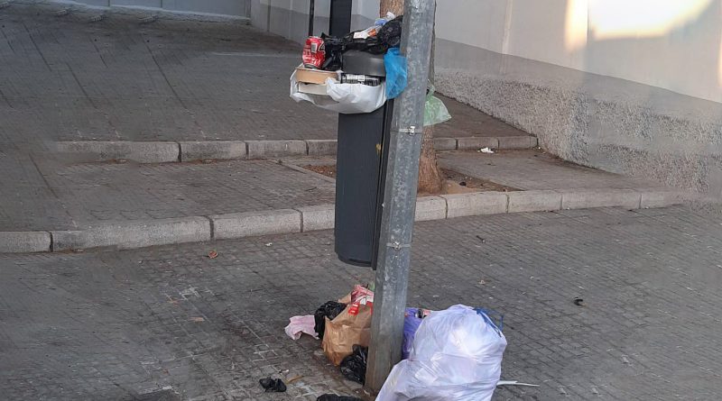 El desafío de la limpieza en Vista Alegre: El papel del Ayuntamiento y la responsabilidad vecinal en Jerez
