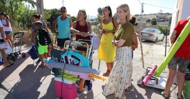Jerez Impulsa el Verano: Vecinos de Mesas de Asta Disfrutan de Día de Playa con el Programa Municipal