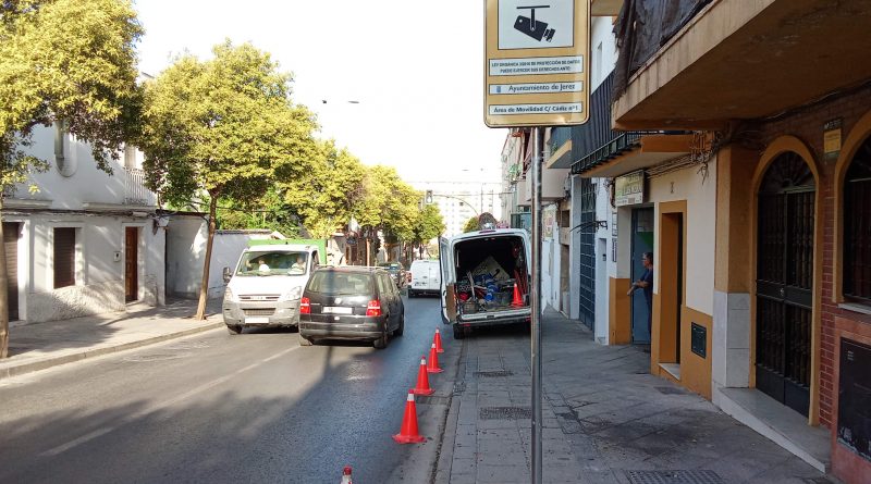 Jerez Refuerza la Seguridad Vial: Repintado de Pasos de Peatones Antes del Inicio del Curso Escolar