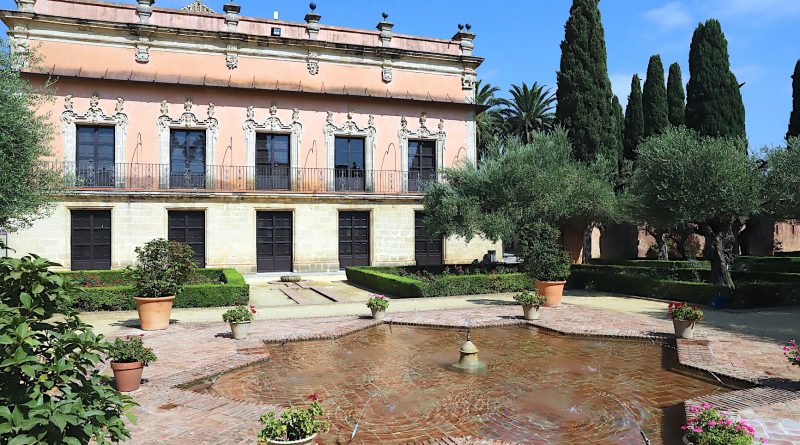 Jerez Renueva las Fuentes del Alcázar: Mantenimiento y Embellecimiento del Patrimonio