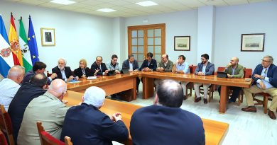 El Ayuntamiento y la Hermandad del Santo Crucifijo exploran vías de colaboración