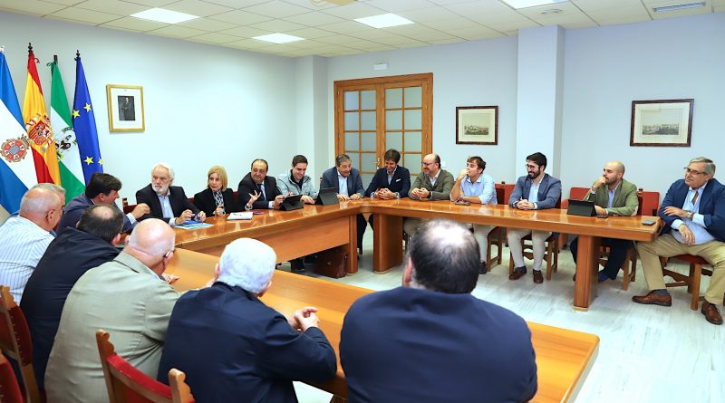 El Ayuntamiento y la Hermandad del Santo Crucifijo exploran vías de colaboración