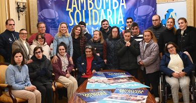 Jerez celebra Zambomba Solidaria de Afamedis en la Plaza del Arenal