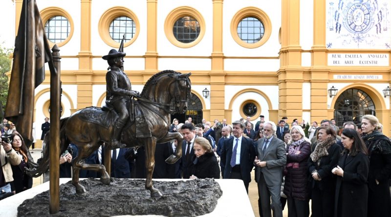 Jerez rinde homenaje a Álvaro Domecq Romero con monumento en la Real Escuela Andaluza del Arte Ecuestre