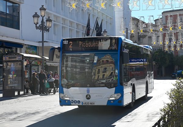 Autobuses Lanzadera en Jerez: Más de 2,600 Viajeros Facilitan Movilidad en Zambombas