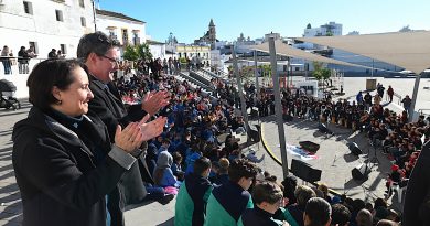 Éxito del programa ‘Navidad con Flamenkolé’: Zambomba flamenca con 800 alumnos en Jerez